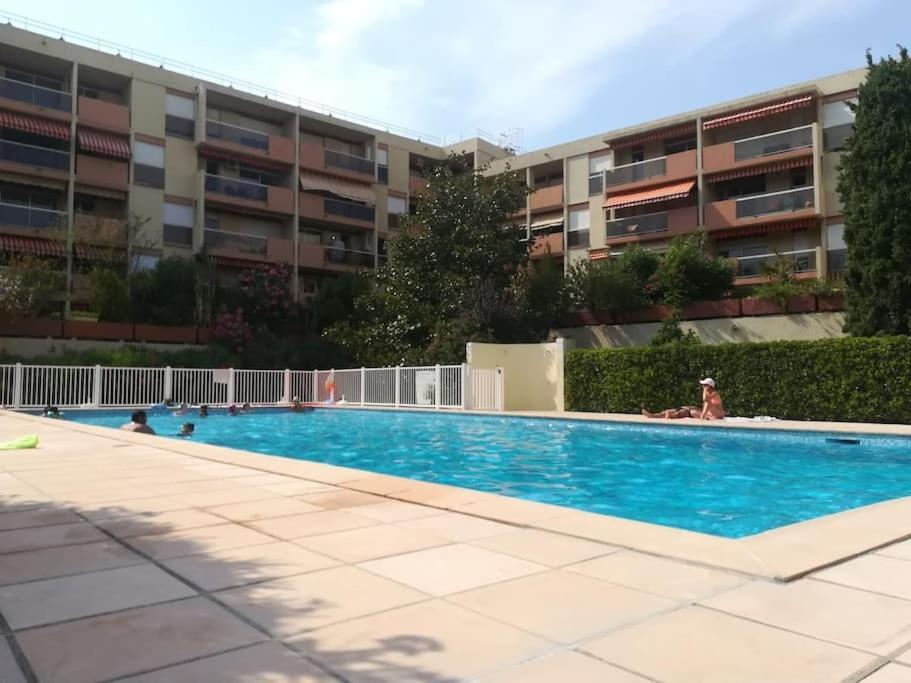 Les Jardins Du Luxembourg Apartment Hyeres Bagian luar foto